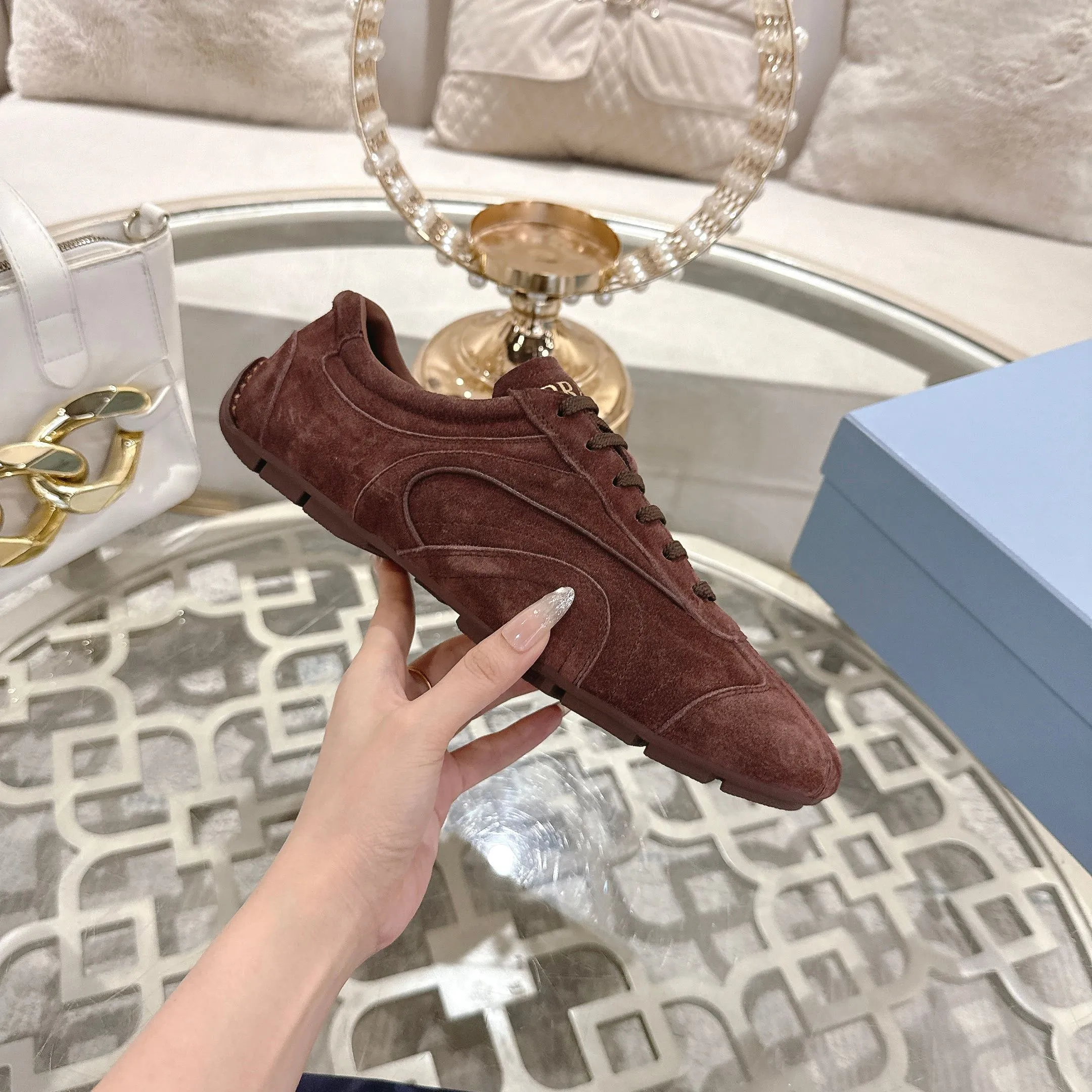 P600. PRADA for couples, casual shoes for couples, originally developed 1:1, made of high-mercerized cowhide, silk sheepskin lining, rubber outsole, comfortable and soft on the feet, size for women: 35 to 41. Male 38 to 45